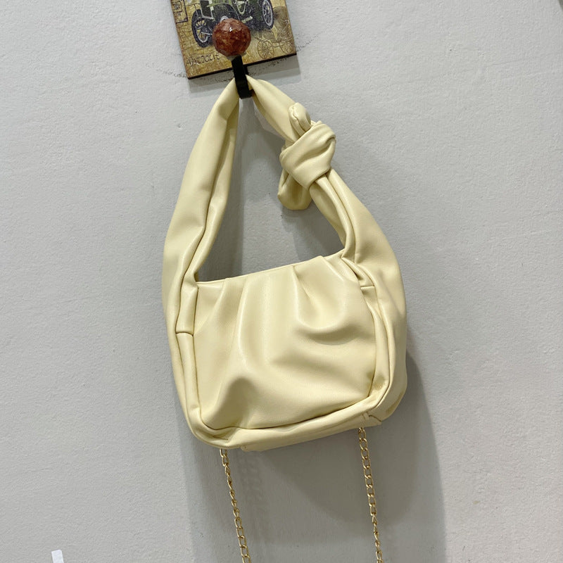 Damen Hobo-Tasche mit knotenförmigem Griff und eleganter Kettenverzierung Nord Taschen
