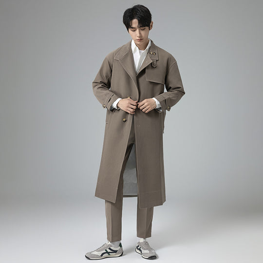 Herren Langer moderner Trenchcoat aus leichtem Twill mit verdeckter Knopfleiste und Taillenriegel Nord Taschen
