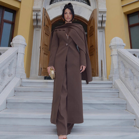 Damen Elegantes Mantelkleid mit Cape-Schulter und taillierter Silhouette Nord Taschen