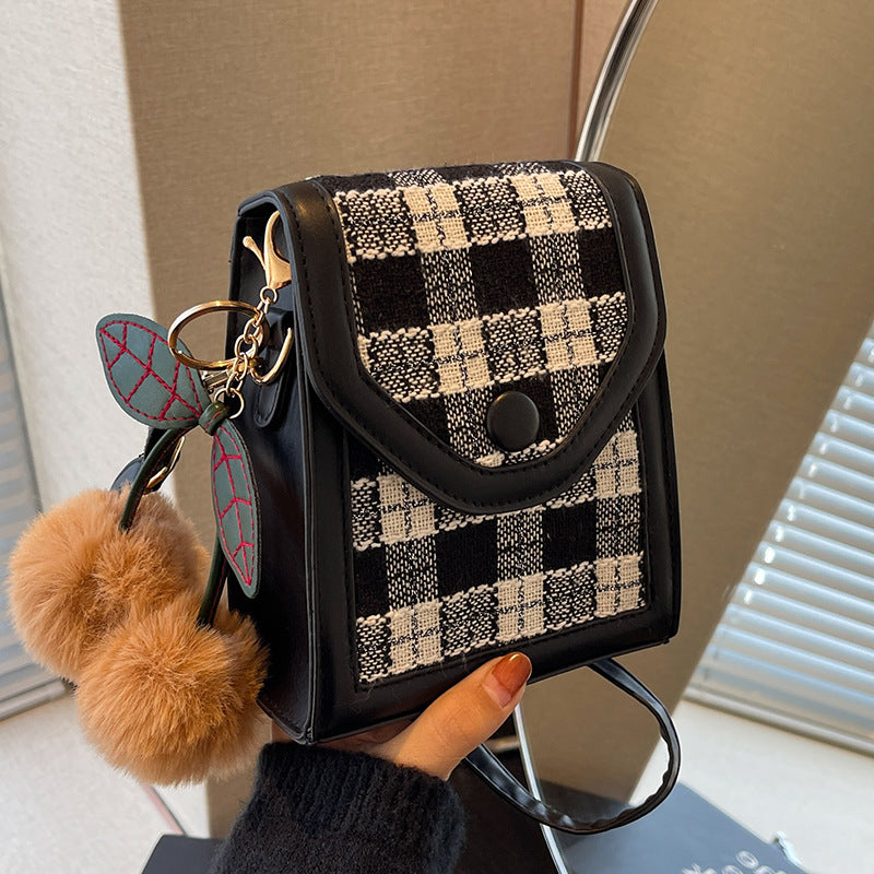 Damen Umhängetasche mit modernem Karomuster und praktischen Fächern Nord Taschen