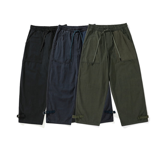 Herren weite Cropped Cargo‑Hose mit elastischem Tunnelzugbund, aufgesetzten Taschen und verstellbaren Knöchelriemen Nord Taschen