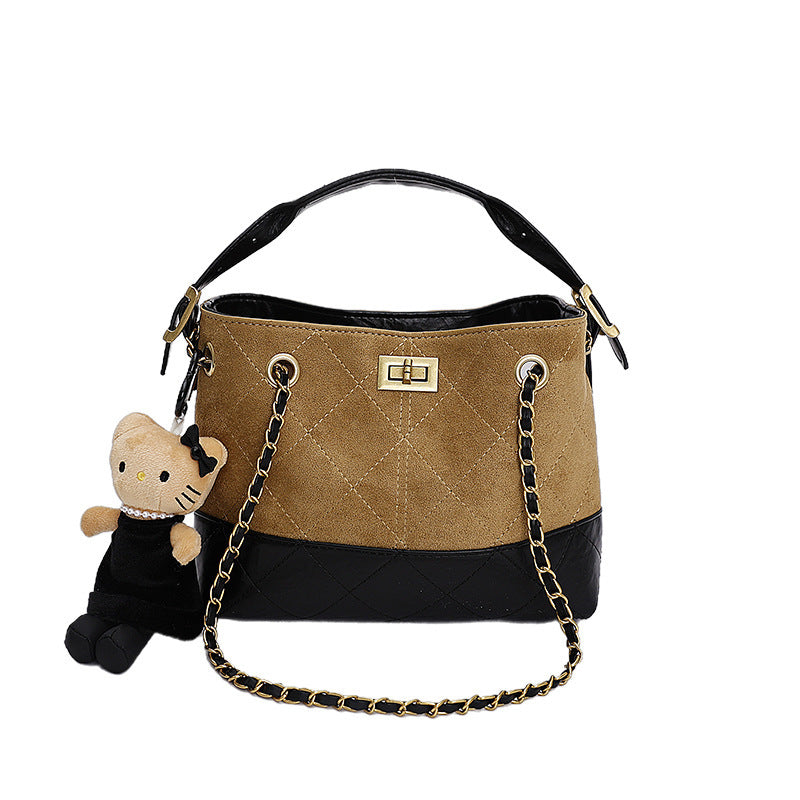 Damen Umhängetasche mit elegantem Kettenakzent und niedlichem Anhänger Nord Taschen