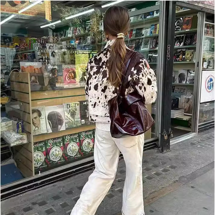 Damen Kurz geschnittene Western‑inspiriere Jacke mit Kuhflecken‑Felloptik und Brusttaschen Nord Taschen