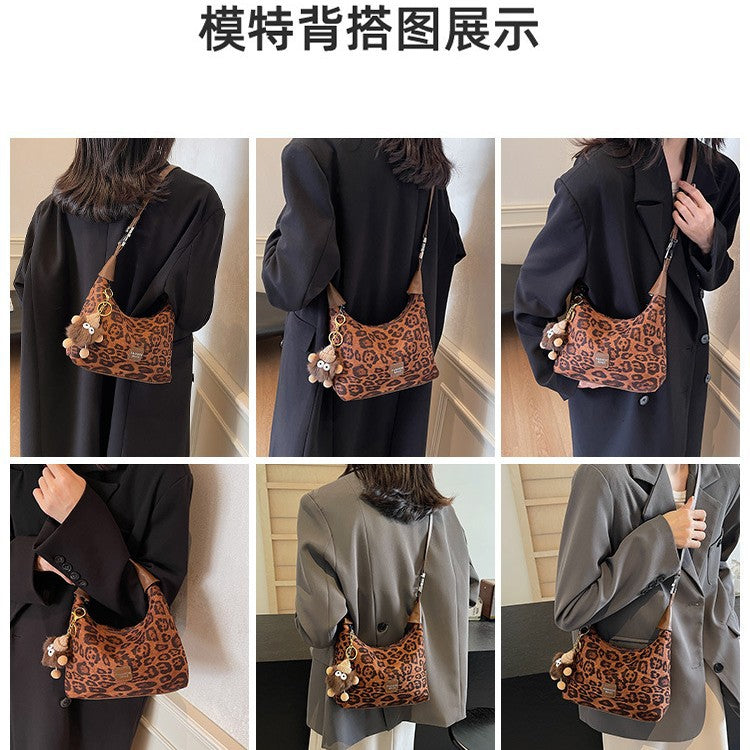Damenhandtasche aus fellartigem Material mit Leopardenmuster Nord Taschen