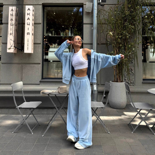 Damen sportive Oversize-Fleecejacke mit diagonaler Reißverschluss-Optik und weit geschnittener High-Waist-Jogginghose Nord Taschen