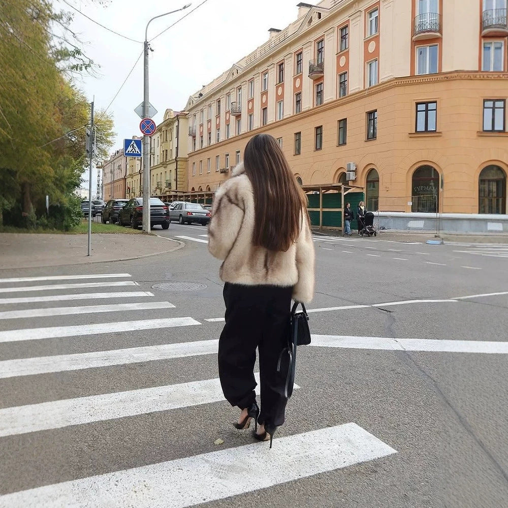 Damen Kurzboxy-Kunstpelzjacke mit voluminösem Schalkragen und Streifenoptik Nord Taschen