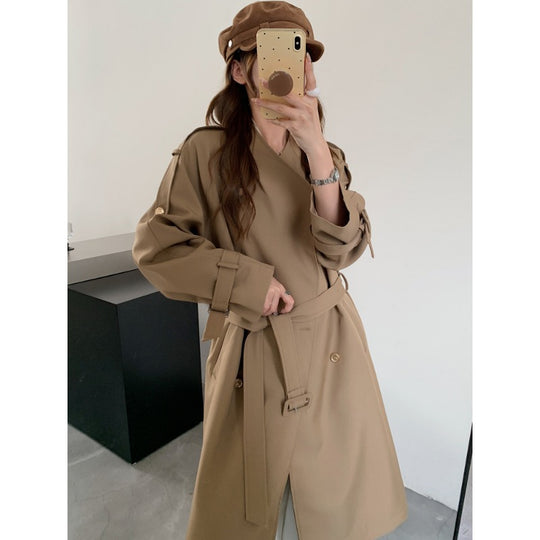 Damen Lang geschnittener Trenchcoat mit doppelreihiger Knopfleiste und verstellbaren Ärmelriegeln Nord Taschen