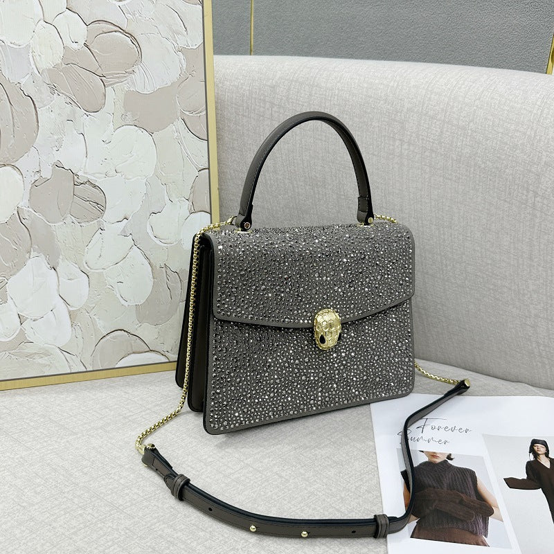 Damen Designer-Handtasche mit einzigartigem Totenkopfverschluss Nord Taschen