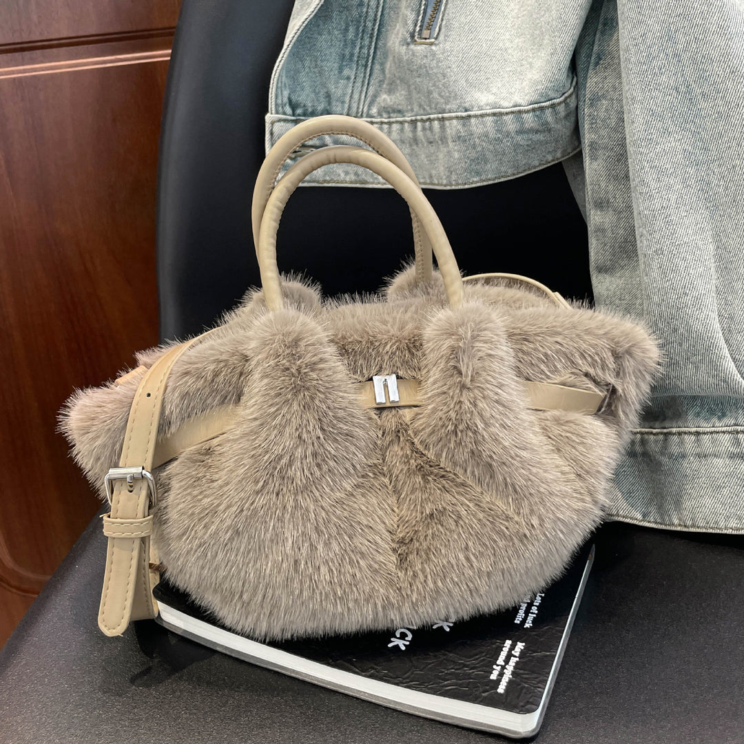 Damen Umhängetasche mit kuscheligem Fell-Design Nord Taschen