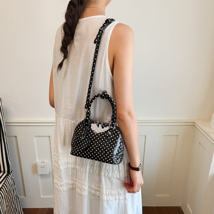 Damen Mini-Handtasche mit verspieltem Punktemuster und abnehmbarem Tragegurt Nord Taschen
