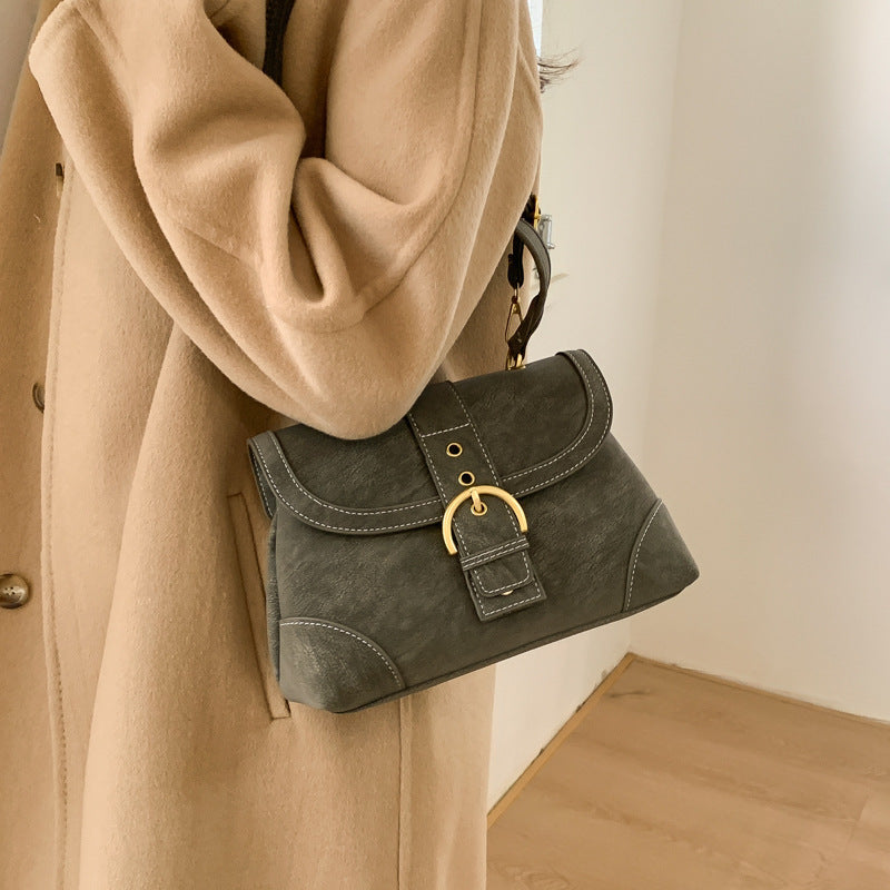 Damen schicke Handtasche mit verstellbarem Trageriemen und dekorativem Verschluss Nord Taschen