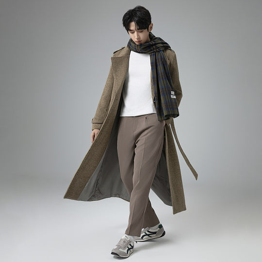 Herren Maxilanger Wollmix-Mantel mit taillierter Silhouette, Schalkragen und dekorativen Schulterriegeln Nord Taschen