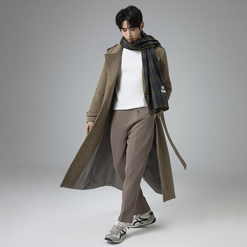 Herren Maxilanger Wollmix-Mantel mit taillierter Silhouette, Schalkragen und dekorativen Schulterriegeln Nord Taschen
