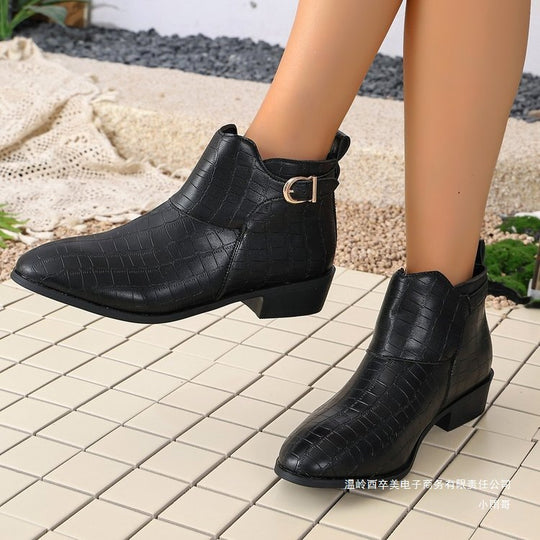Damen Western-inspirierte Stiefelette mit spitzer Zehenpartie und dekorativer Metallschnalle Nord Taschen