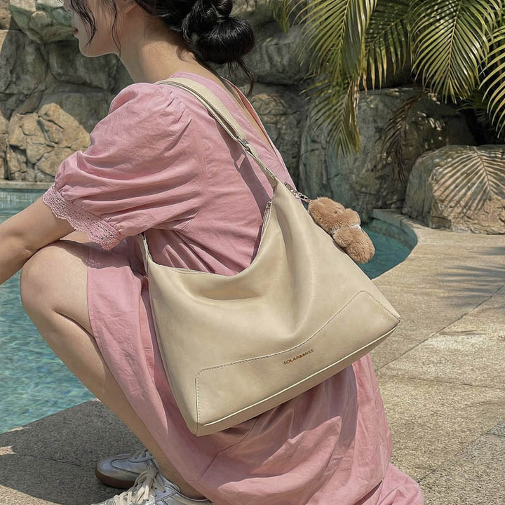 Damen Schultertasche mit abnehmbarem Plüschanhänger Nord Taschen