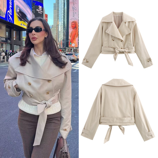Damen Cropped Trenchjacke mit breitem Revers, Taillengürtel und Doppelknopfreihe Nord Taschen