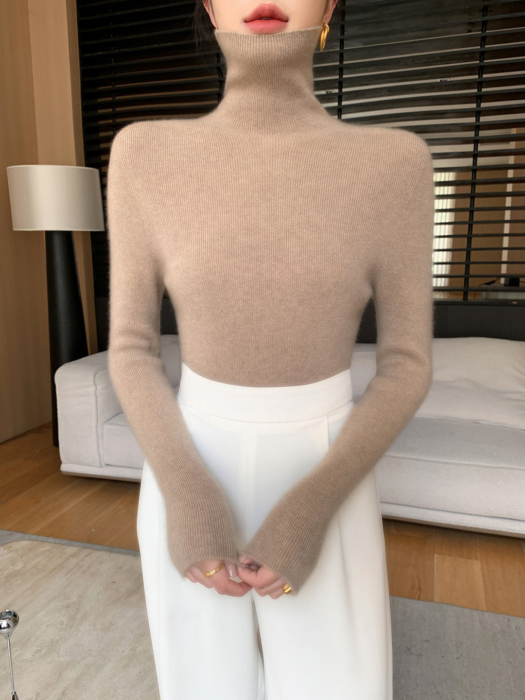 Damen Schlanker Feinstrickpullover mit hohem Rollkragen und feiner Rippstruktur Nord Taschen