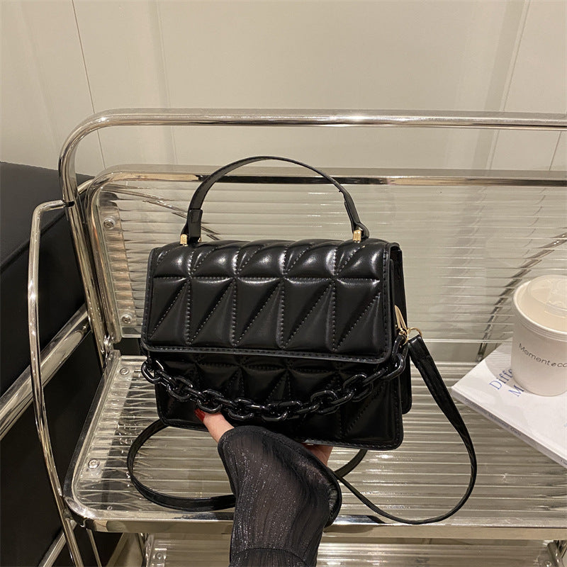 Damen elegante Umhängetasche mit strukturiertem Design und luxuriösem Kettenverschluss Nord Taschen