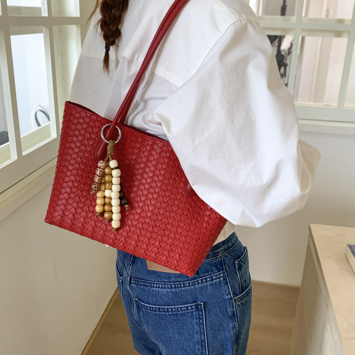 Damen elegante und handgewebte Tasche mit verspieltem Anhänger Nord Taschen