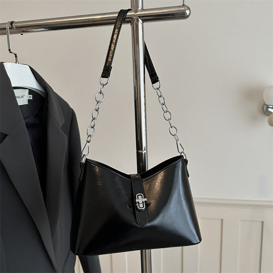 Damen elegante Handtasche mit stilvollem Kettenriemen Nord Taschen