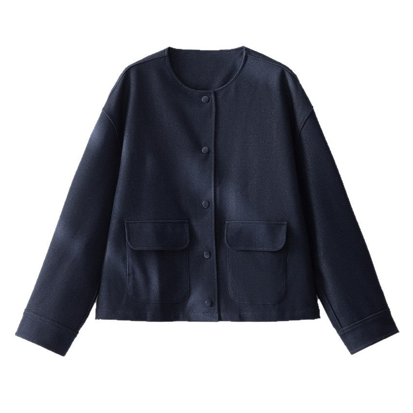Damen Kurzjacke mit Rundhalsausschnitt, boxy Silhouette und aufgesetzten Pattentaschen Nord Taschen