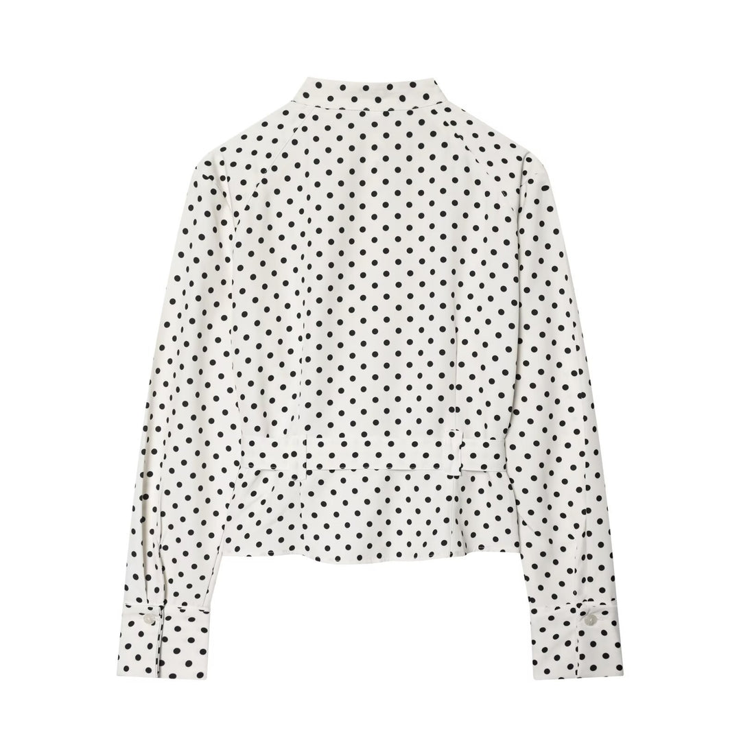 Damen Geknöpfte Hemdjacke mit Stehkragen, aufgesetzten Klappentaschen und Taillengürtel Nord Taschen