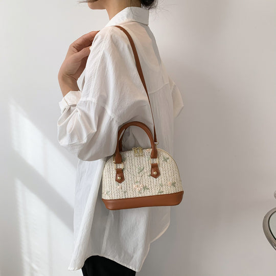 Damen Handtasche mit floralen Stickereien und praktischem Tragegriff Nord Taschen
