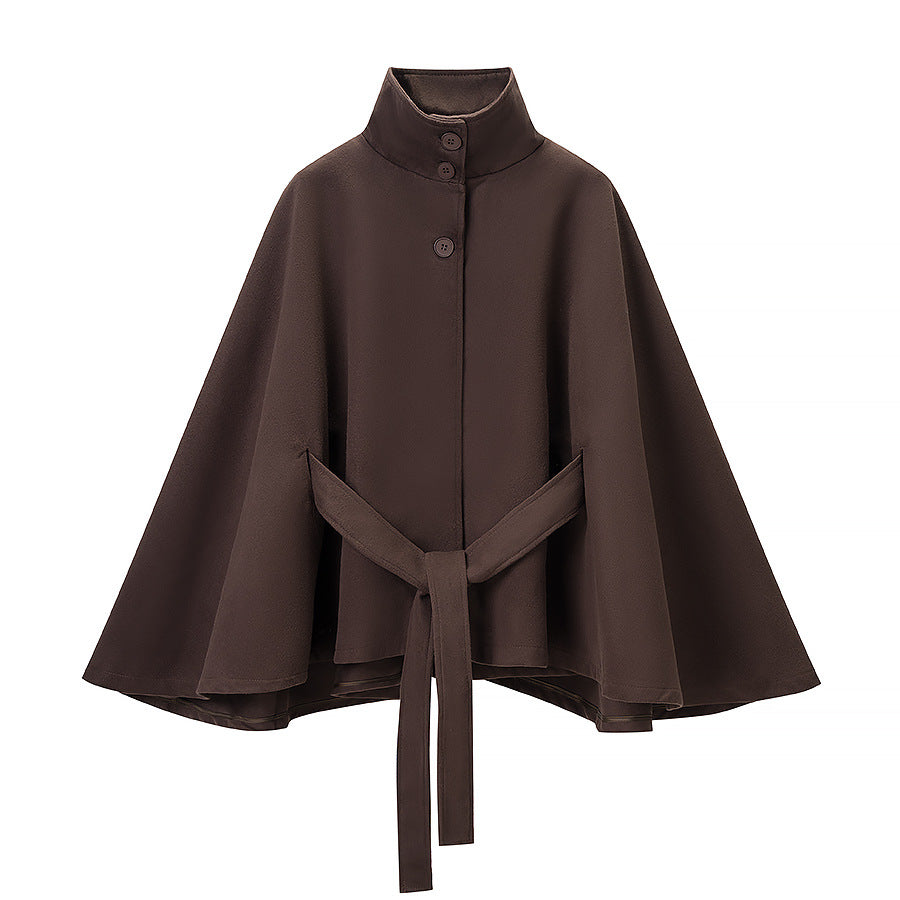 Damen Kurzcape mit Stehkragen, verdeckter Knopfleiste und Taillenbindegürtel Nord Taschen