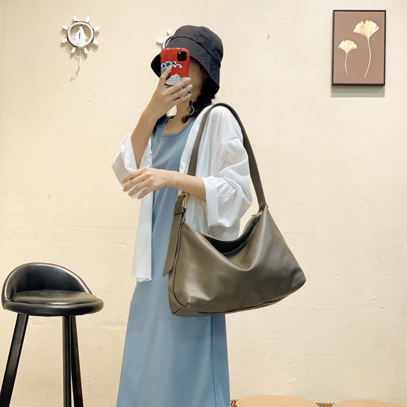 Damen Hobo-Tasche aus geschmeidigem Kunstleder mit modischem Faltendesign Nord Taschen