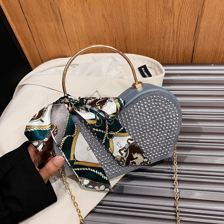 Damen Handtasche mit funkelnden Strasssteinen und modischem Schal | Nord Taschen