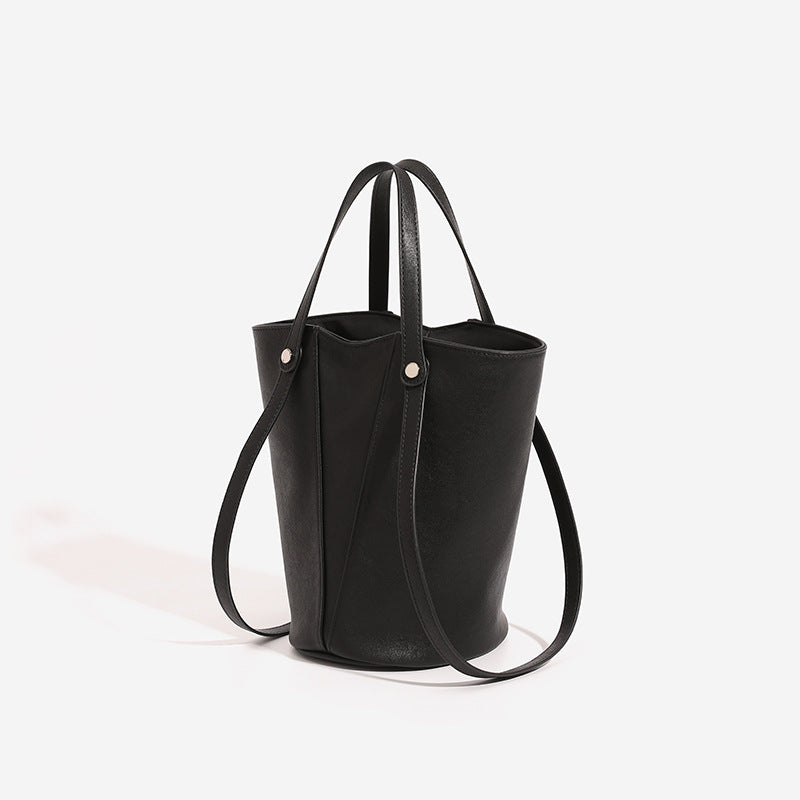 Damen Beuteltasche aus hochwertigem Kunstleder mit modischem Design Nord Taschen