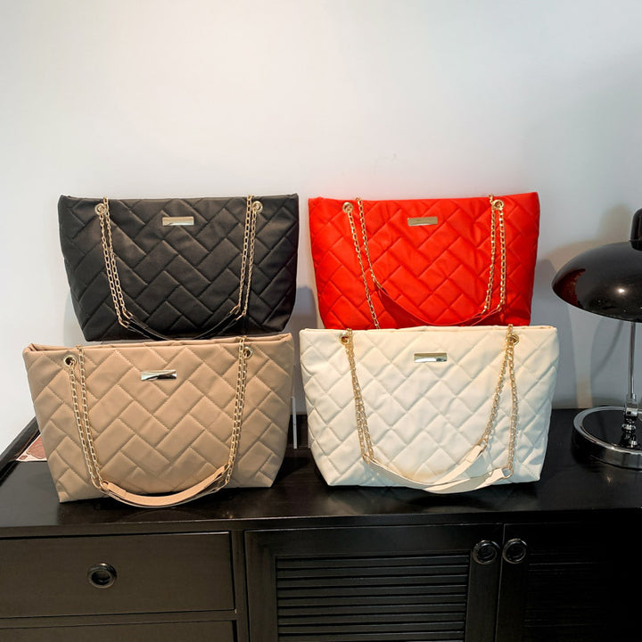 Damen elegante Stepp-Handtasche mit goldenen Akzenten Nord Taschen