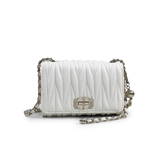 Damen Clutch-Tasche mit eleganter Raffung und stilvollem Kettenriemen Nord Taschen
