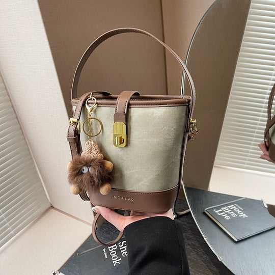 Damen Handtasche im urbanen Stil mit abnehmbarem Schlüsselanhänger Nord Taschen