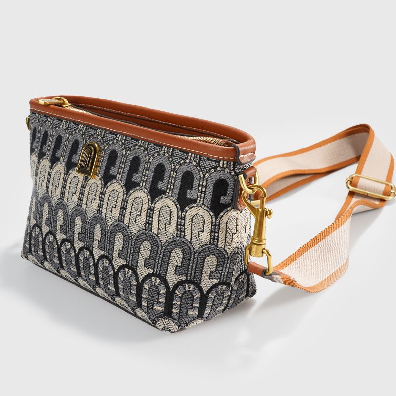 Damen modische Umhängetasche mit strukturiertem Design und praktischem Außenfach Nord Taschen