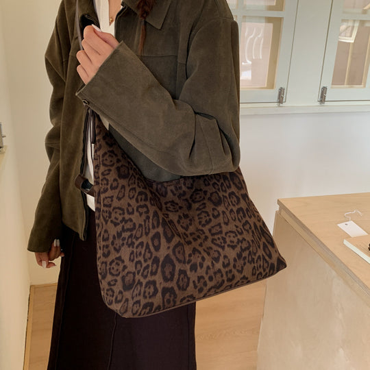 Damen Hobo-Tasche im eleganten Animal-Print Nord Taschen