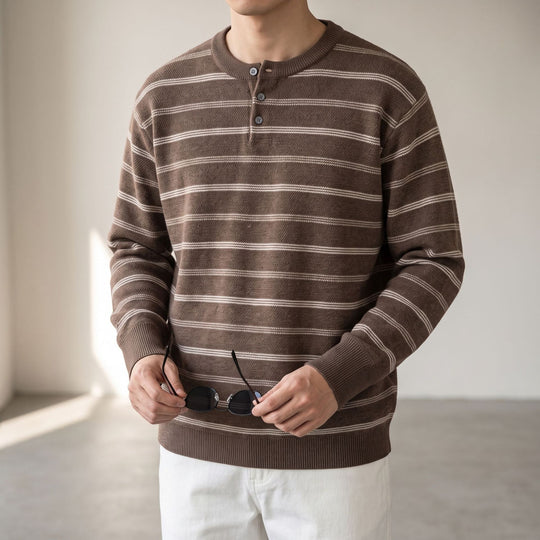 Herren Henley‑Strickpullover mit feiner Struktur und horizontalen Streifen Nord Taschen