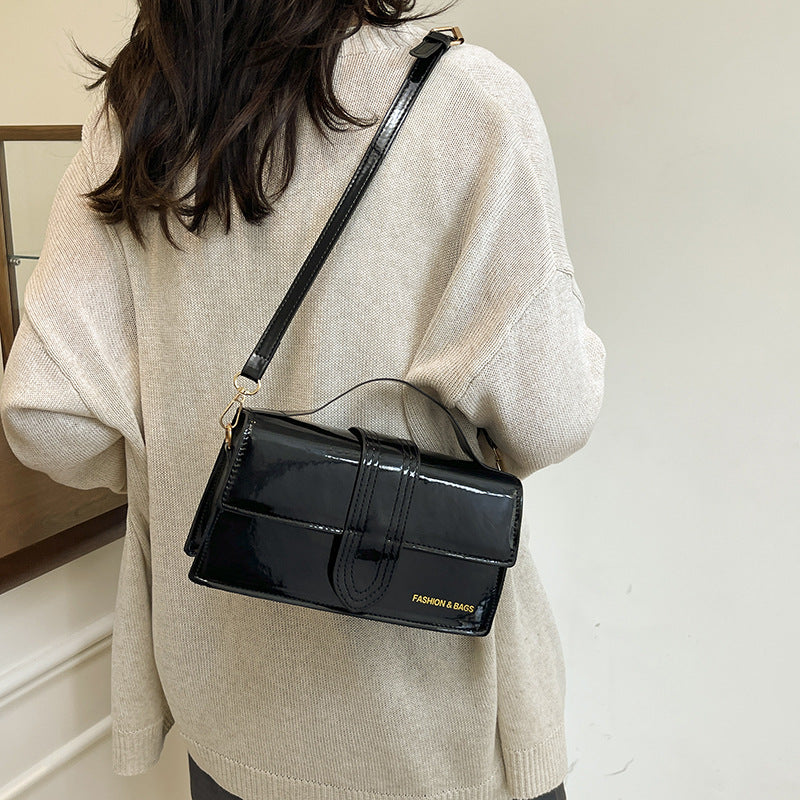 Damen elegante Lackleder-Handtasche mit praktischer Umhängemöglichkeit Nord Taschen
