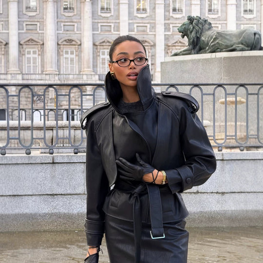 Damen Taillierte Lederjacke mit kurzem Cape‑Einsatz, Schulterpolstern und Bindegürtel Nord Taschen