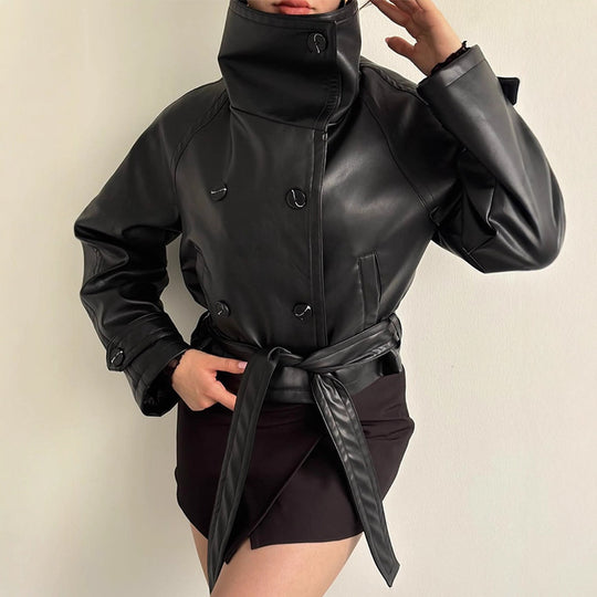 Damen Taillierte Kurzblouson‑Jacke aus Lederimitat mit hohem Stehkragen und Bindegürtel Nord Taschen