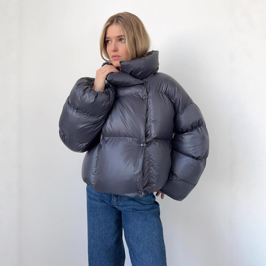 Damen extravagante Oversize Steppdaunenjacke mit extravoluminöser Kapuze Nord Taschen