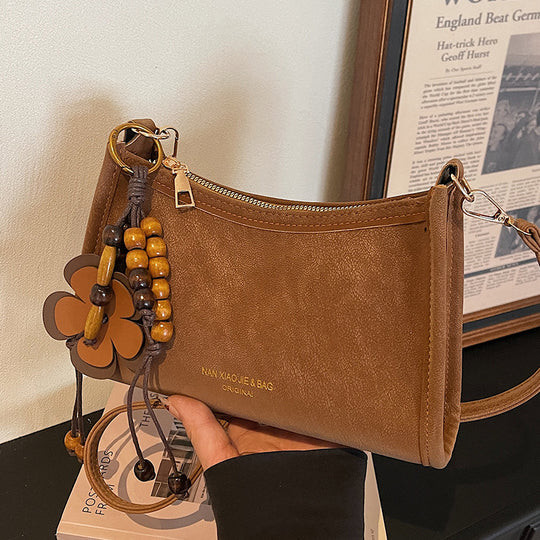 Damen Umhängetasche aus hochwertigem Kunstleder mit elegantem Reißverschluss Nord Taschen