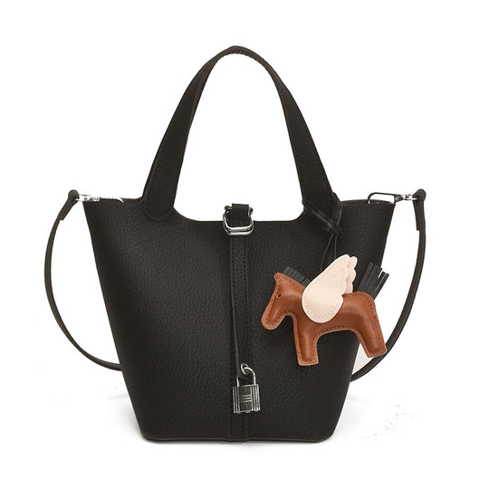Damen praktische Handtasche mit niedlichem Anhänger Nord Taschen