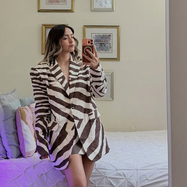 Damen Blazerkleid im Zebra-Print mit markanter Schulterpartie & breitem Taillengürtel Nord Taschen