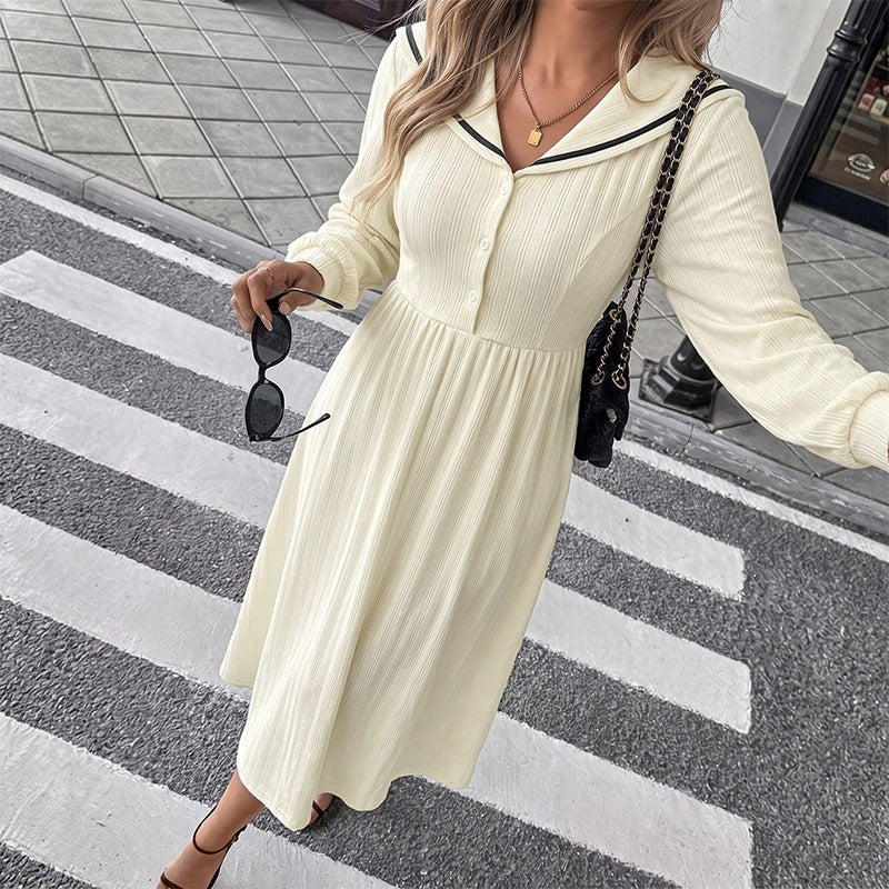 Damen Langarm Maxikleid mit kontrastierenden Knopfdétails Nord Taschen