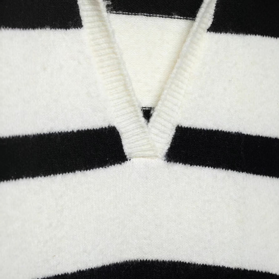 Damen Gestreifter Oversize-Pullover mit Polokragen und tiefem V-Ausschnitt Nord Taschen