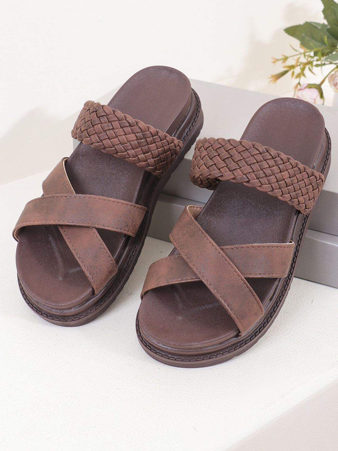 Damen Woven-Badesandalen mit Kreuzriemendesign und rutschfester Sohle