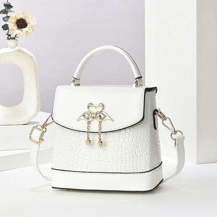 Damen elegante Handtasche mit dekorativen Herz-Applikationen Nord Taschen