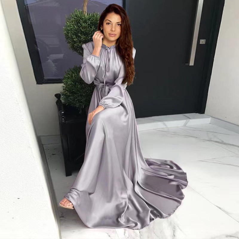 Damen Maxikleid aus fließendem Satin mit Stehkragen und Bindegürtel Nord Taschen