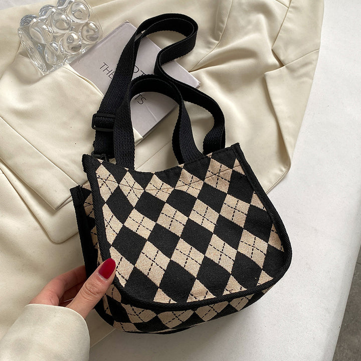Damen Jute-Handtasche mit modernem Rautenmuster und entzückenden Anhänger Nord Taschen